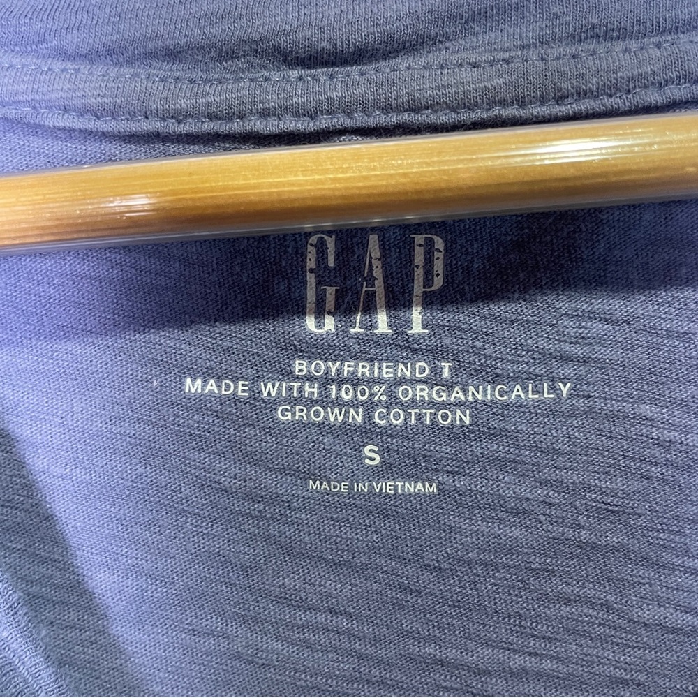 GAP Women's Boyfriend Organic Cotton T-Shirt, Size S - Picture 4 of 5
